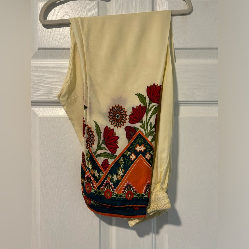 Pakistani 2 Piece Shalwar Kameez - image 5